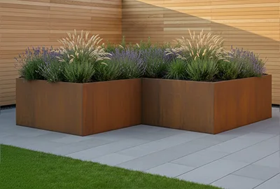 L-förmiges Cortenstahl Hochbeet